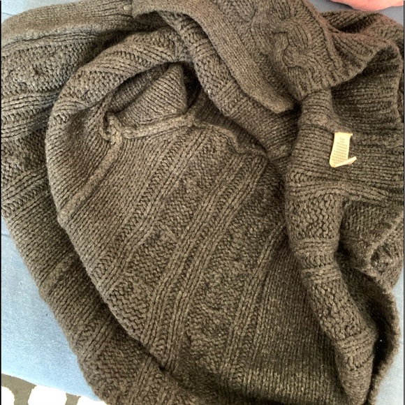 American Eagle Short Sleeve Sweater - Picture 7 of 8